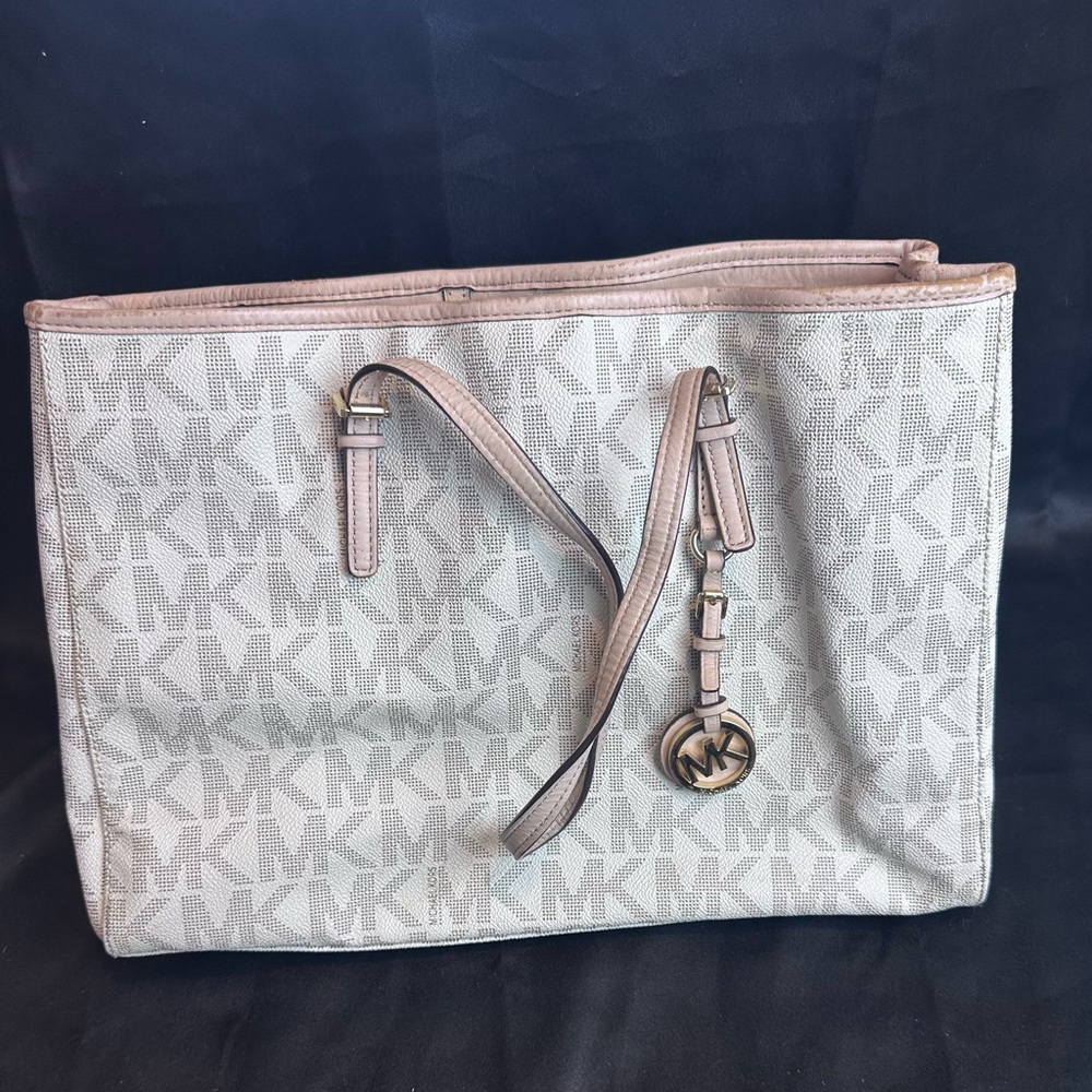 Michael Kors Jet Set Signature Tote Bag – Beige MK Logo Canvas,‎ Interior Pocket